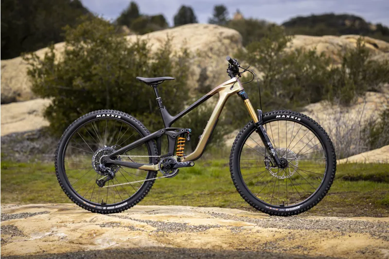 Giant Reign Advanced Pro 0 Mountain Bike in Messier Carbon