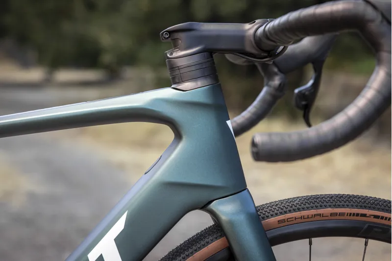 Giant Defy Advanced E+ Elite AR E-Road Bike In Matte Kelp Forest-1