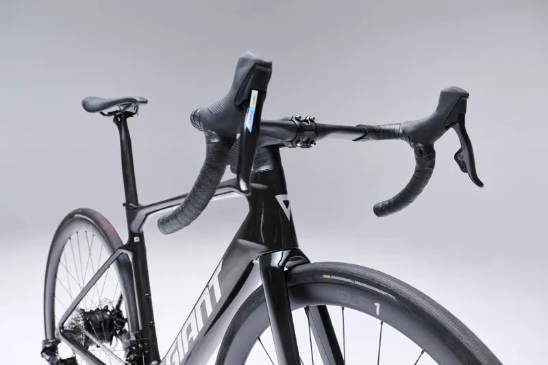 Giant Defy Advanced E+ Elite 1 E-Road Bike In Raw Carbon-1