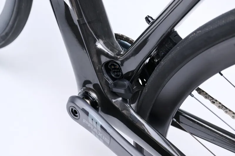 Giant Defy Advanced E+ Elite 1 E-Road Bike In Raw Carbon-9